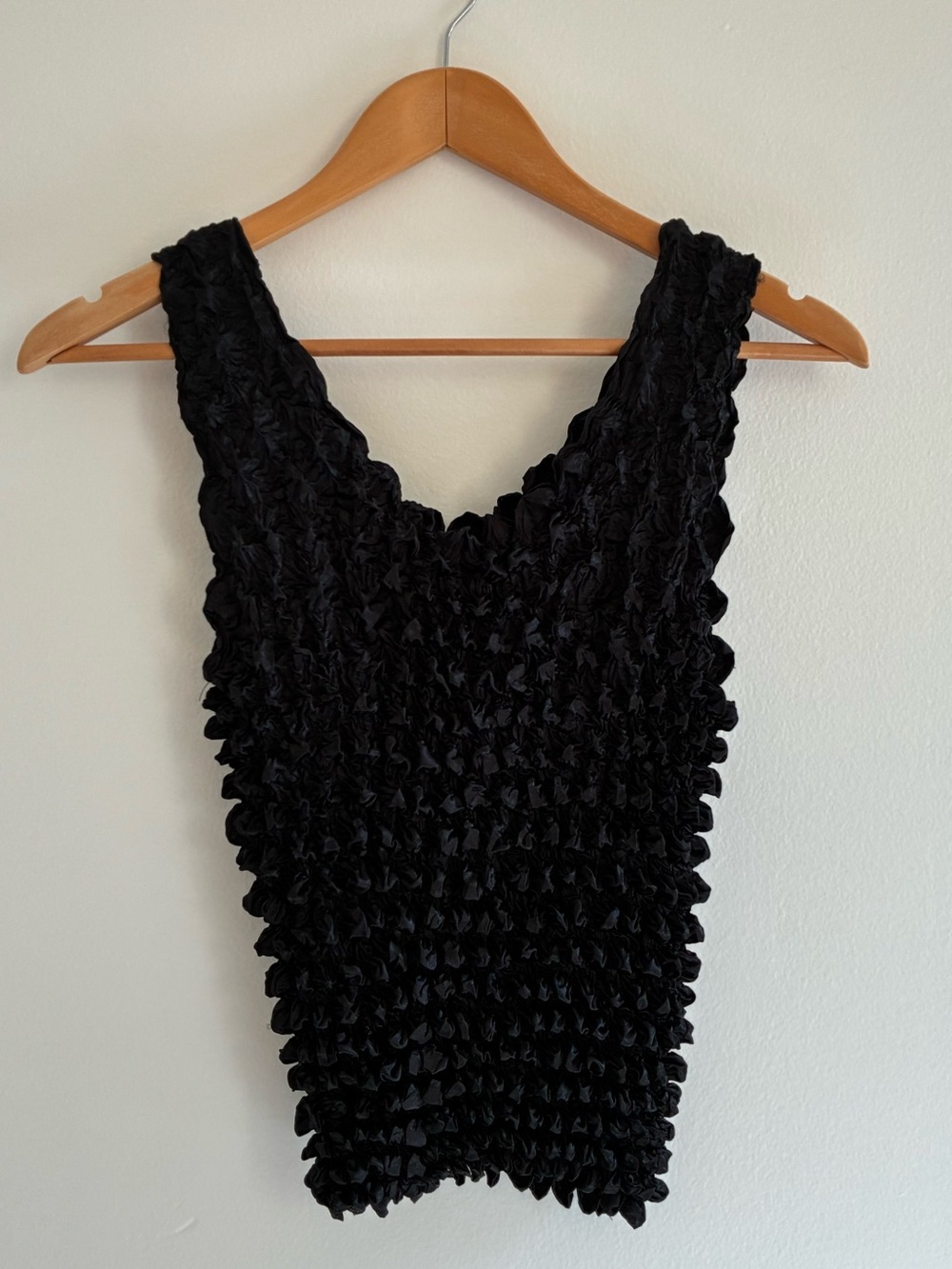 VTG Y2K 90s Black scrunch popcorn tank top